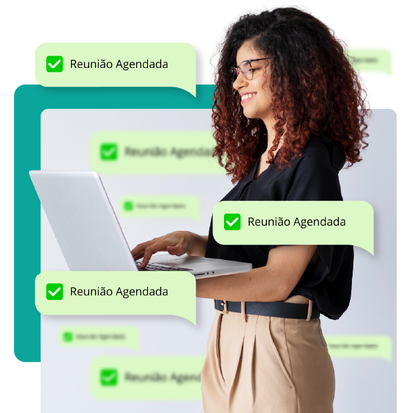 Vendedora Prospectando Clientes ao telefone
